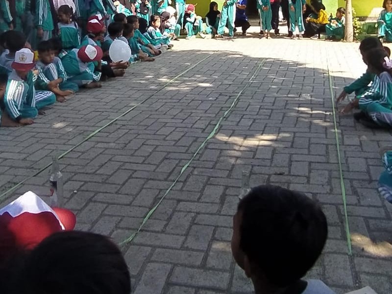 SDN 1 KETOWAN MENGADAKAN LOMBA DALAM MEMPERINGATI HUT R1 YANG KE-80