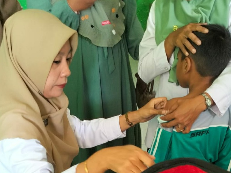 PEMBERIAN BULAN IMUNISASI ANAK SEKOLAH ( BIAS ) RUTIN DI SDN 1 KETOWAN