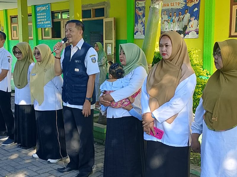 ACARA PELEPASAN MUTASI SALAH SATU GURU SDN 1 KETOWAN KE SDN 1 SOPET KECAMATAN JANGKAR