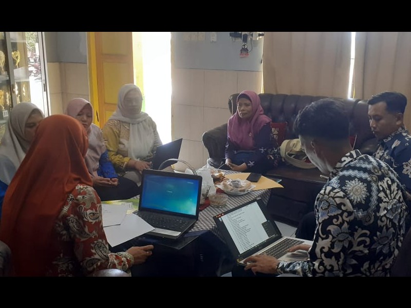 KUNJUNGAN DARI BAPPEDA UNTUK BIMBINGAN INOVASI DAERAH PANGLIMA SETO DI SDN 1 KETOWAN